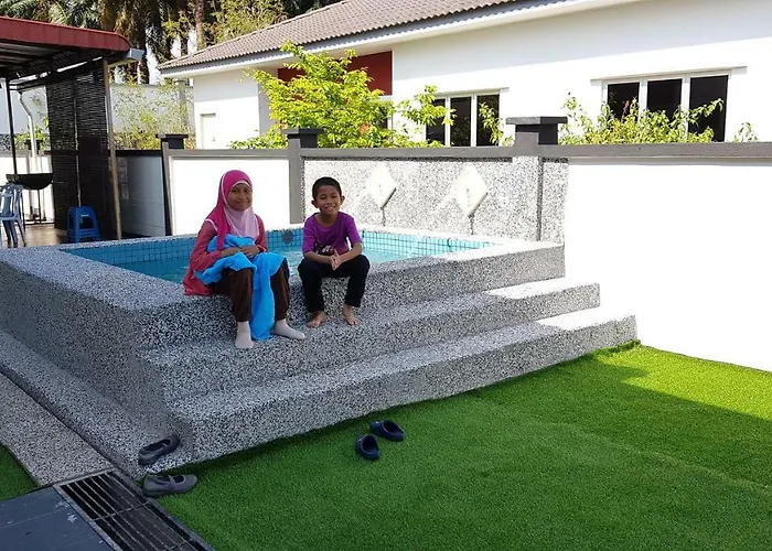 Jauzara Homestay Berkolam Renang Port Dickson